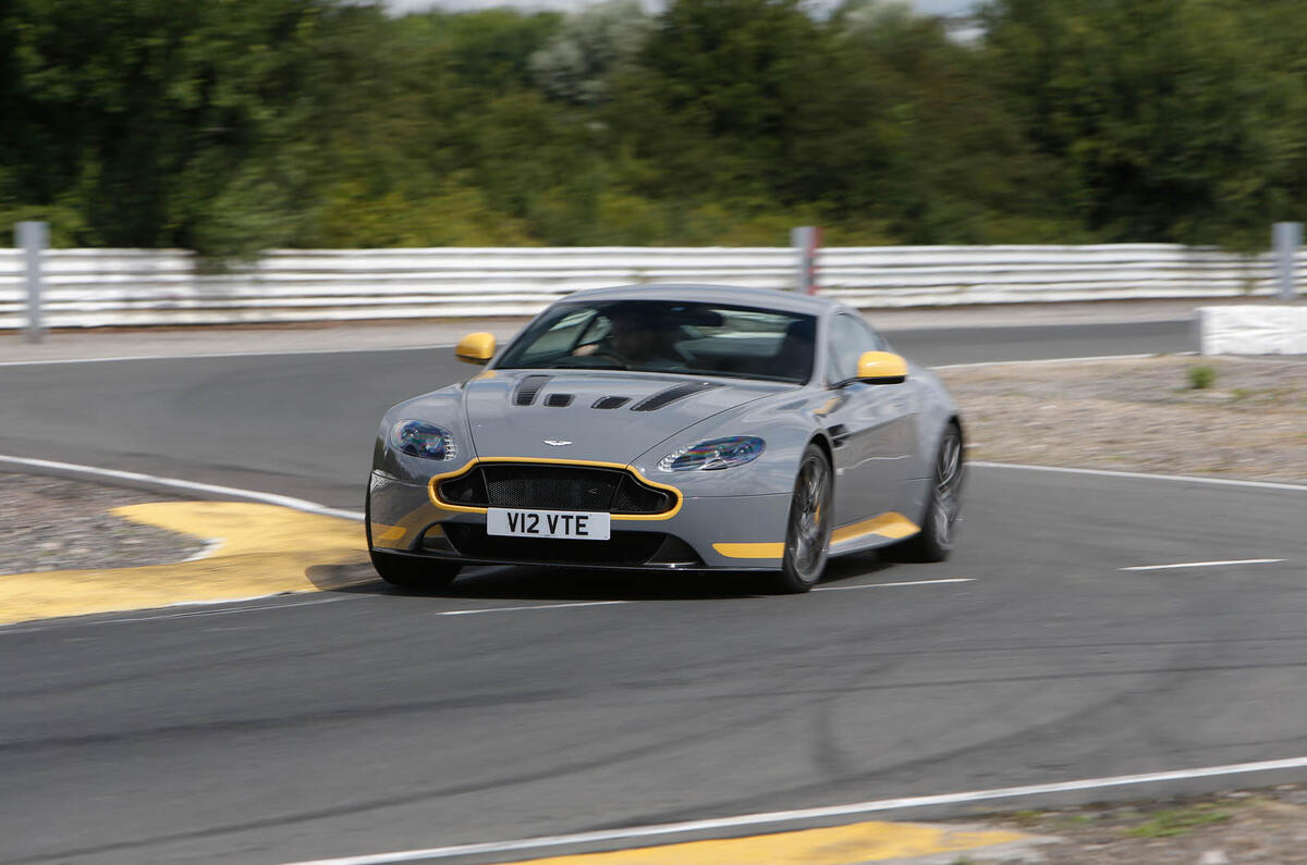 Aston Martin V12 Vantage S