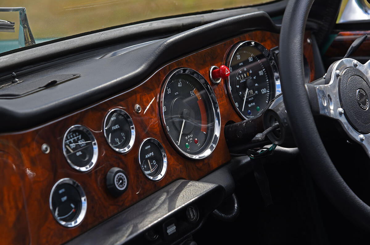 Triumph TR6 dials Triumph TR6 dials