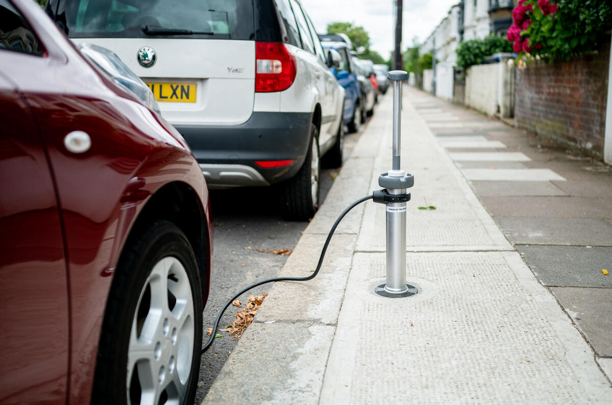 Trojan Energy lance charging electric car