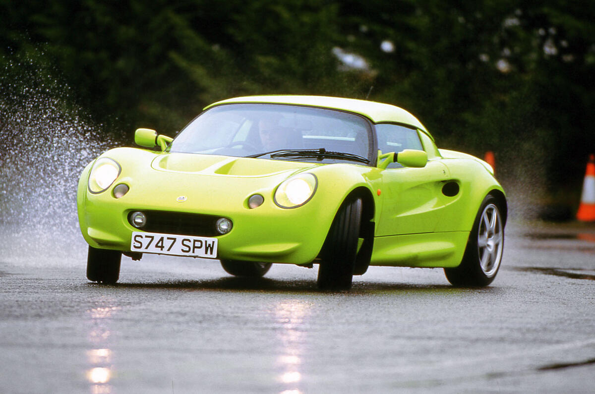 Lotus Elise S1 drifting