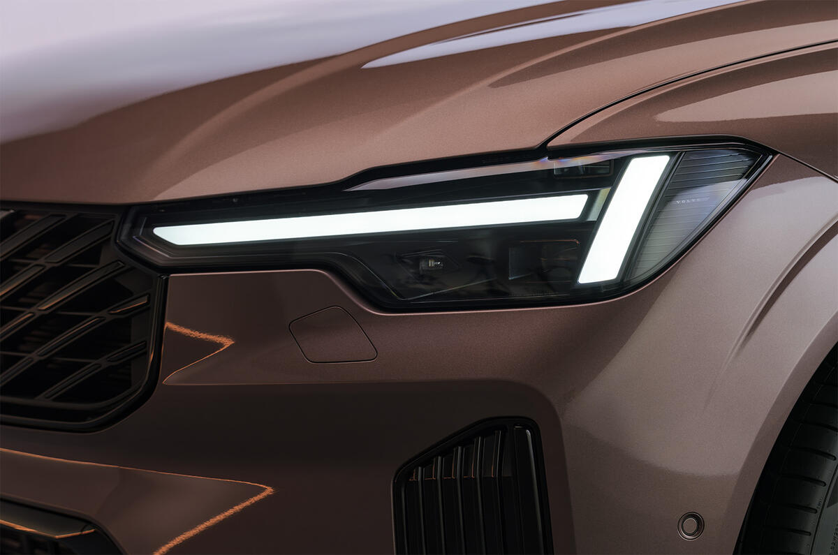 Volvo XC60 headlight