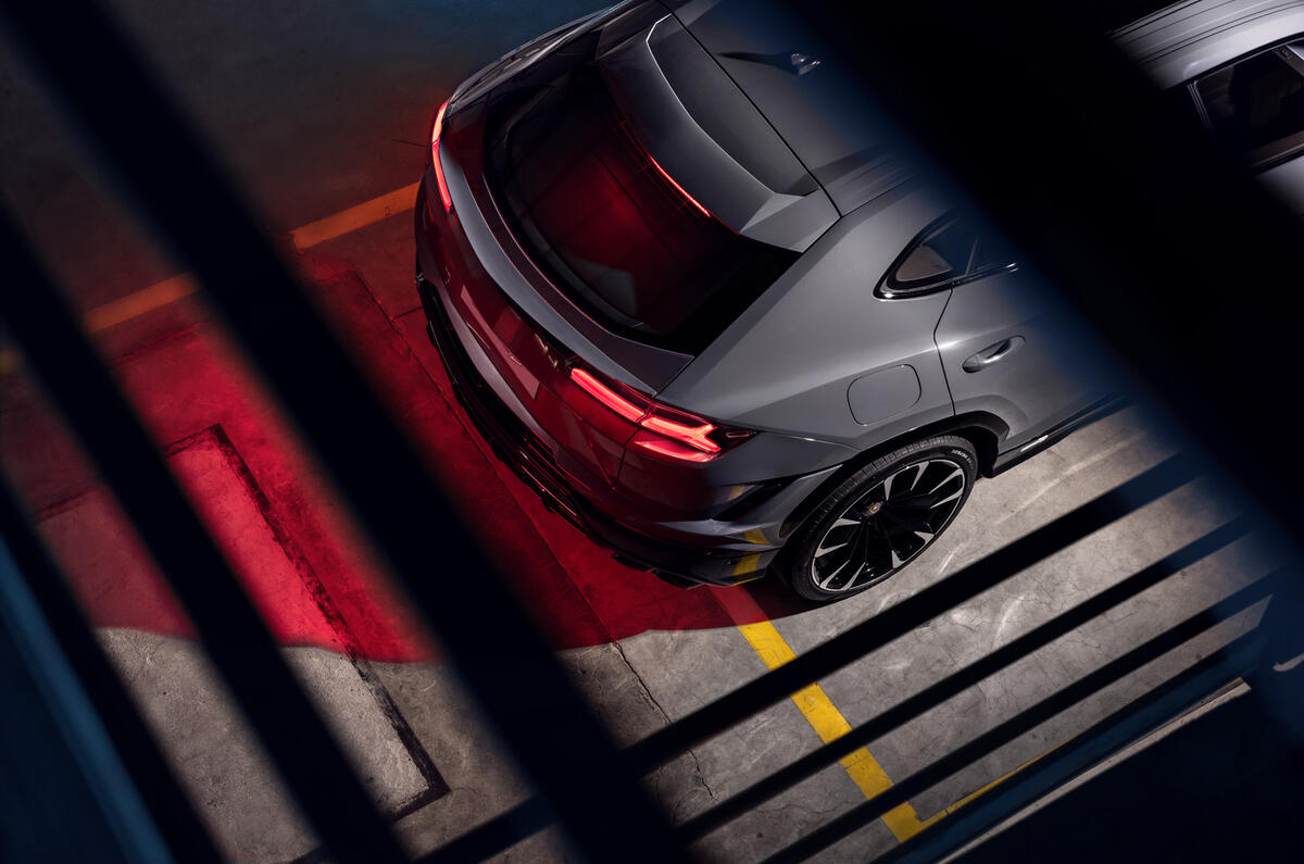 URUS S 3 4 BACK CUT URUS S 3 4 BACK CUT