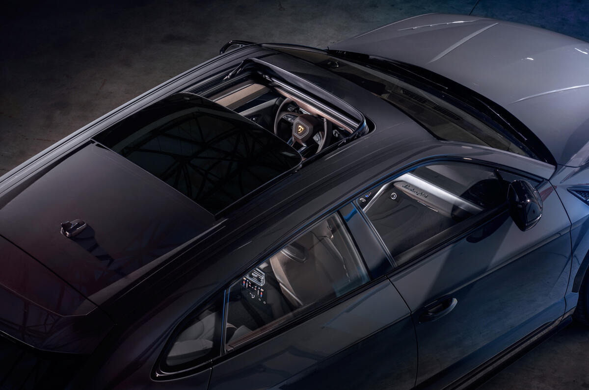 URUS S ROOF URUS S ROOF
