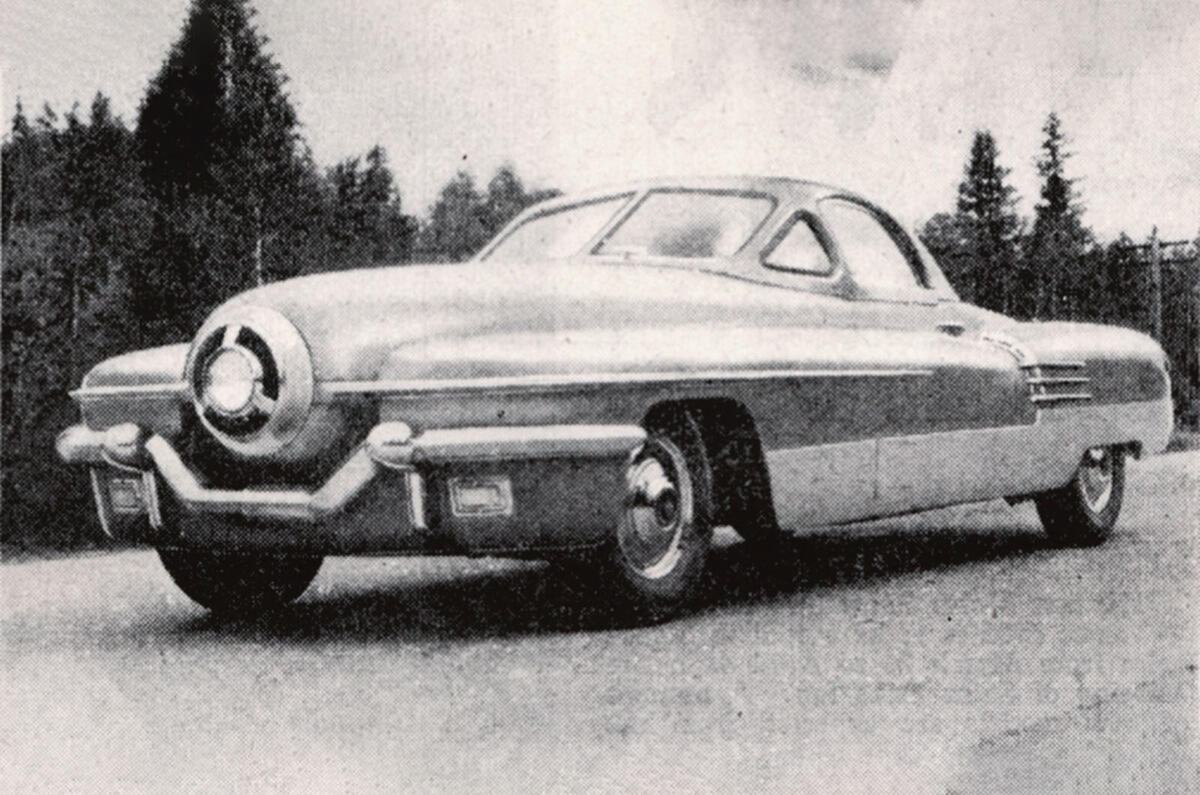 USSR saloon front three quarter