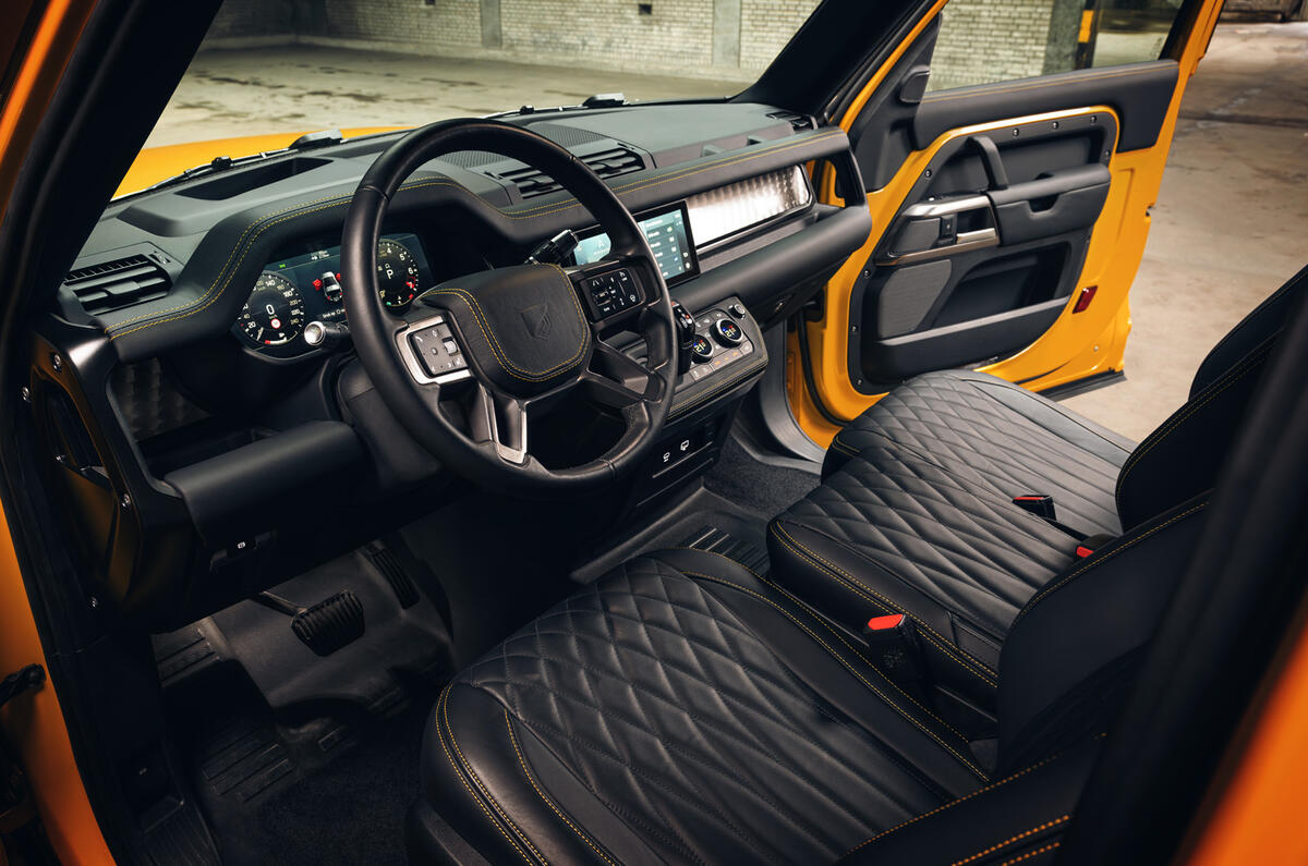 Valiance Convertible Defender front inteiror