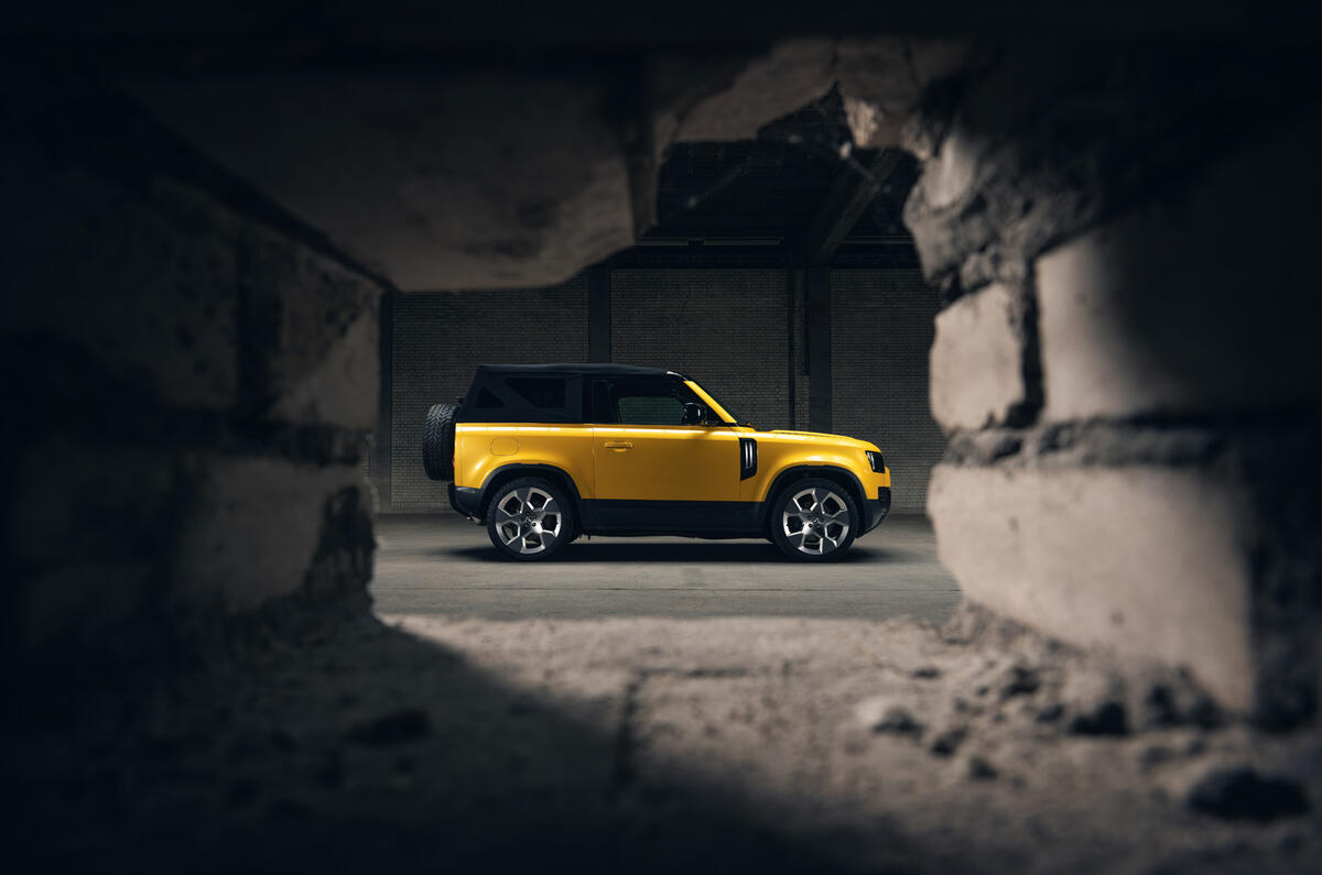 Valiance Convertible Defender through a hole