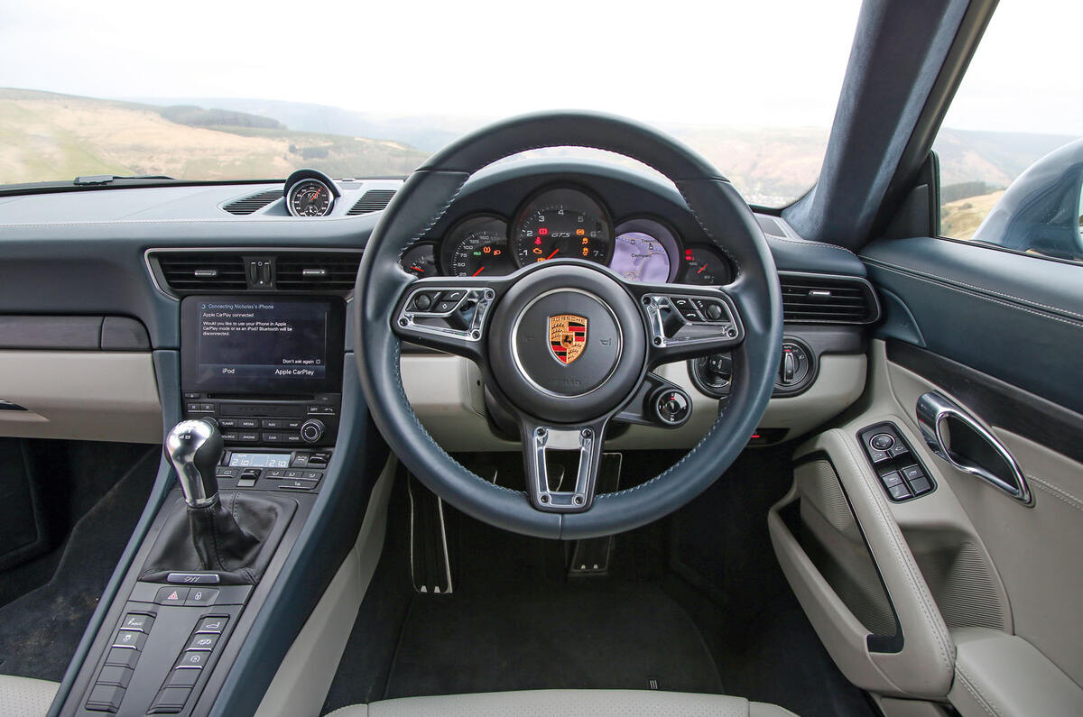 Aston Martin Vantage vs Porsche 911 vs McLaren 540c