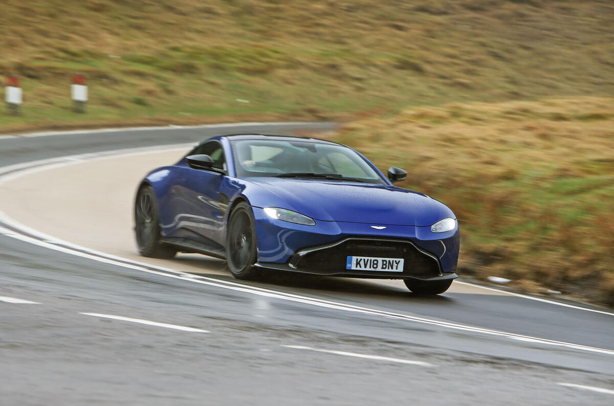 Aston Martin Vantage vs Porsche 911 vs McLaren 540c