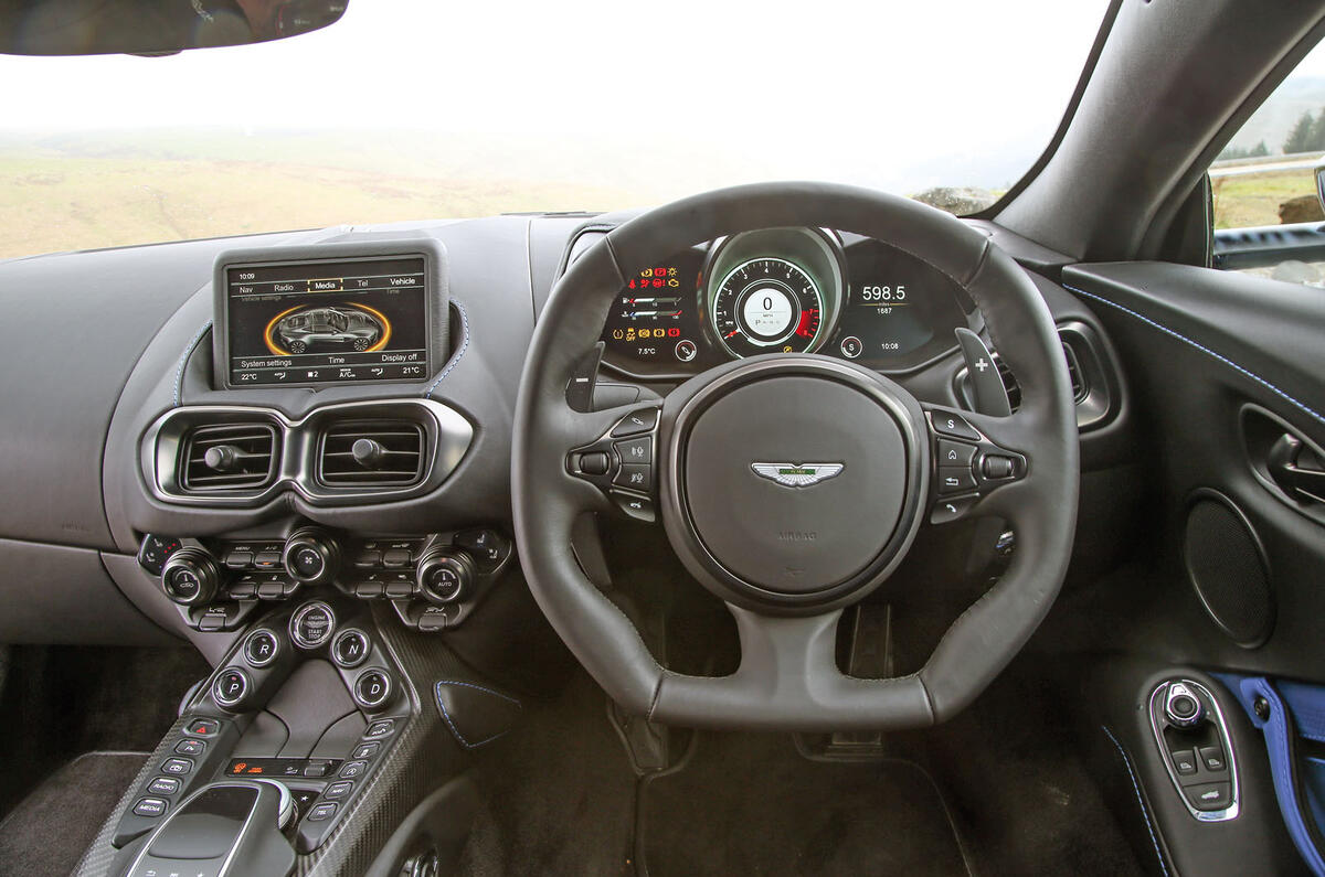 Aston Martin Vantage vs Porsche 911 vs McLaren 540c