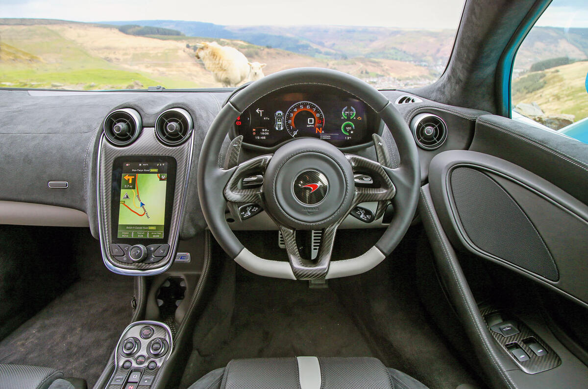Aston Martin Vantage vs Porsche 911 vs McLaren 540c