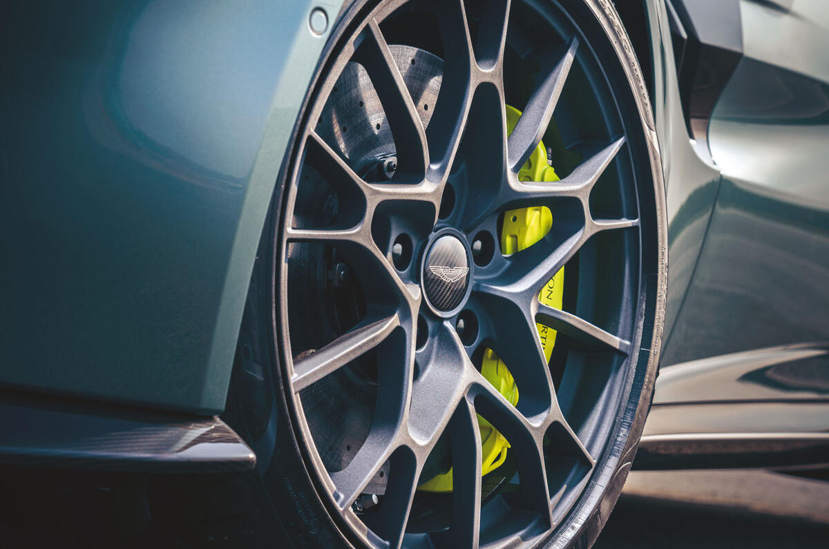 2019 Aston Martin Vantage AMR - wheel