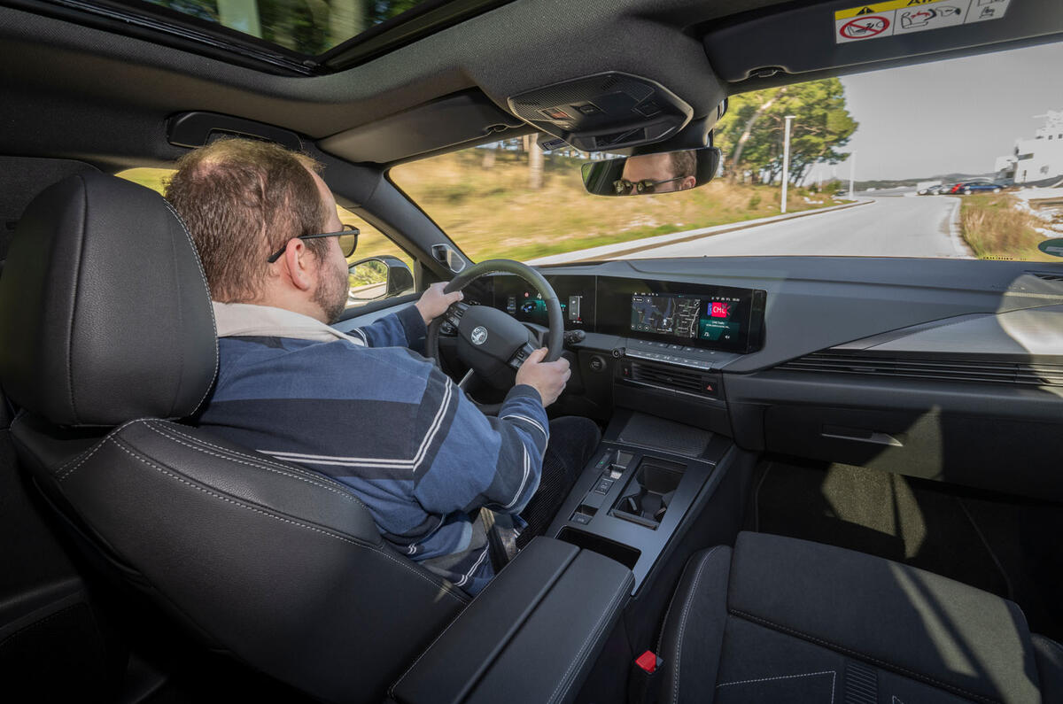 Vauxhall Astra review 2026 051