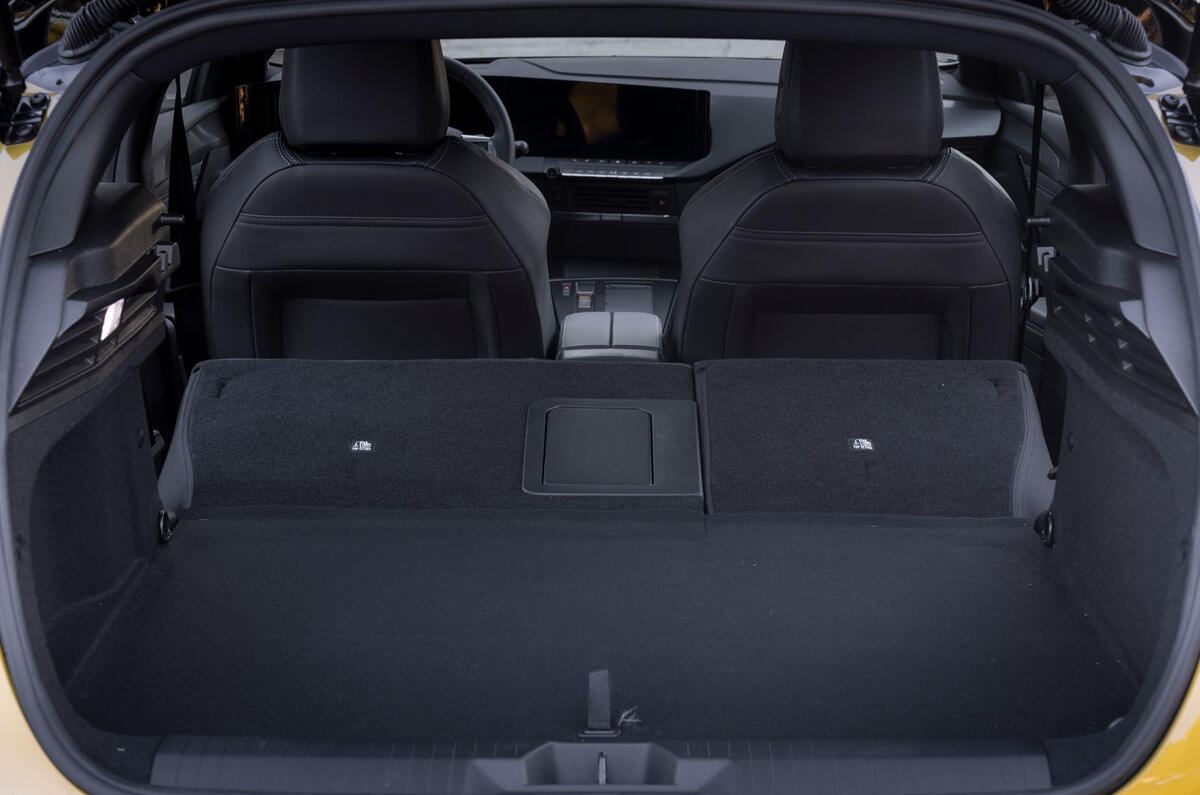 Vauxhall Astra review 2026 054