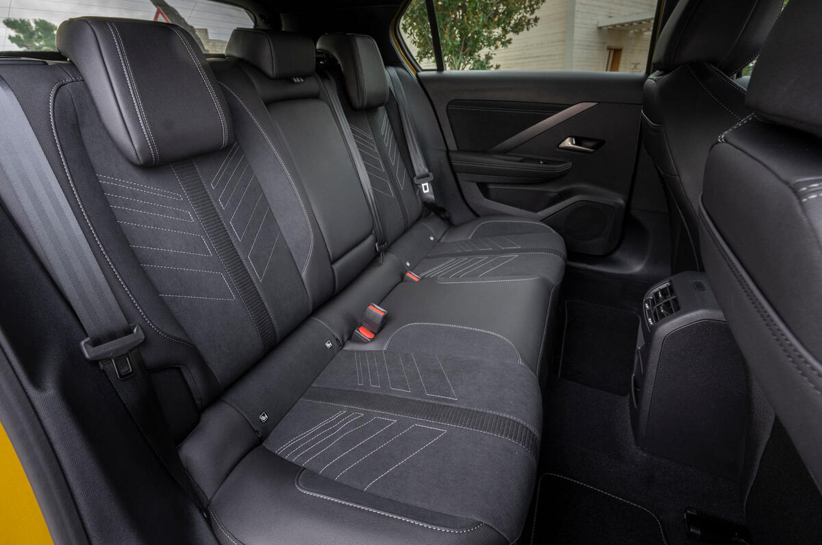 Vauxhall Astra review 2026 055