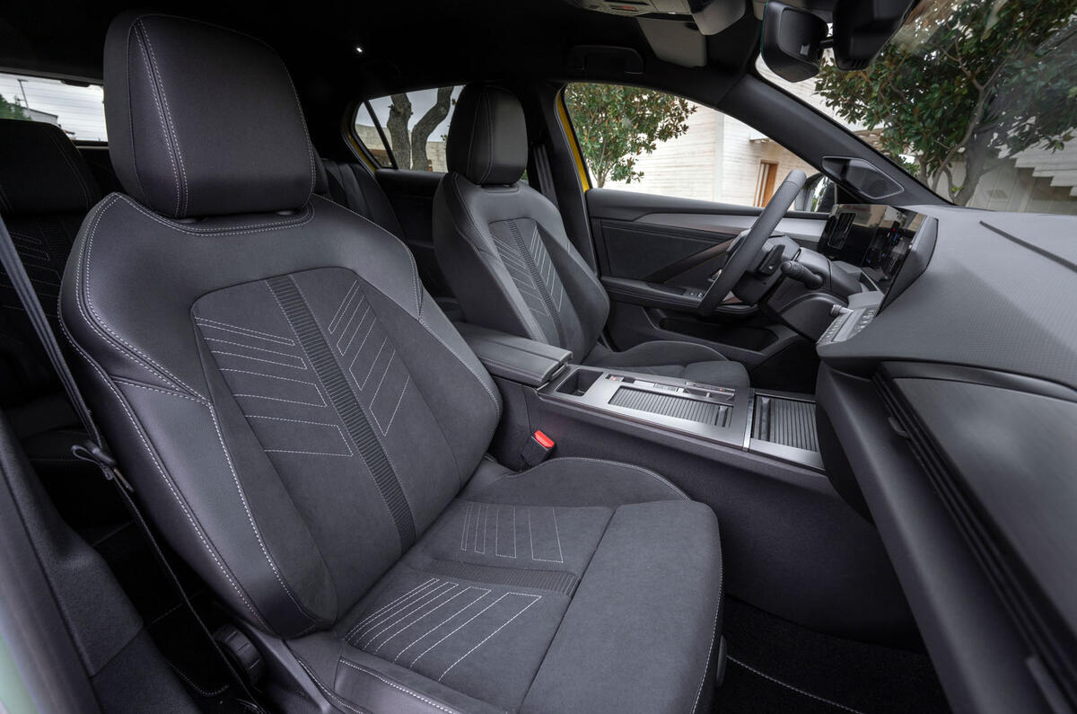 Vauxhall Astra review 2026 056