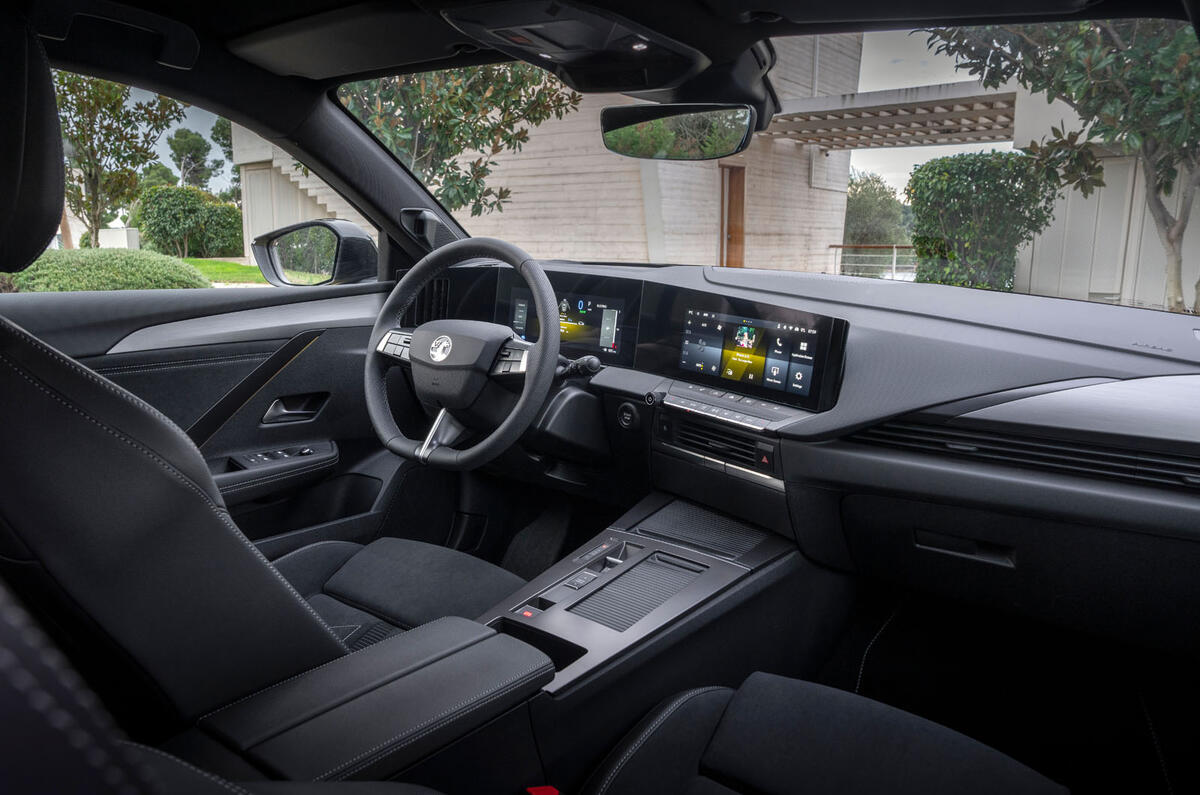 Vauxhall Astra review 2026 059