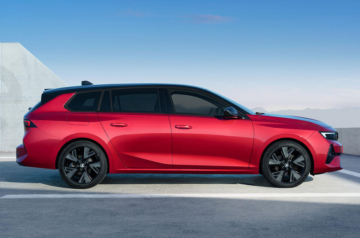 Vauxhall Astra Sports Tourer EV left side Vauxhall Astra Sports Tourer EV left side