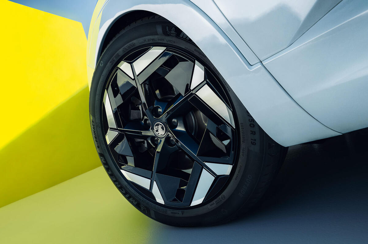 Vauxhall Grandland GSe front left wheel Vauxhall Grandland GSe front left wheel