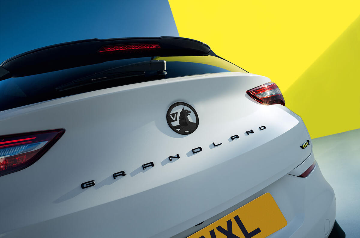 Vauxhall Grandland GSe rear badge Vauxhall Grandland GSe rear badge