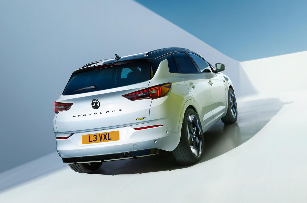 Vauxhall Grandland GSe rear three quarter Vauxhall Grandland GSe rear three quarter