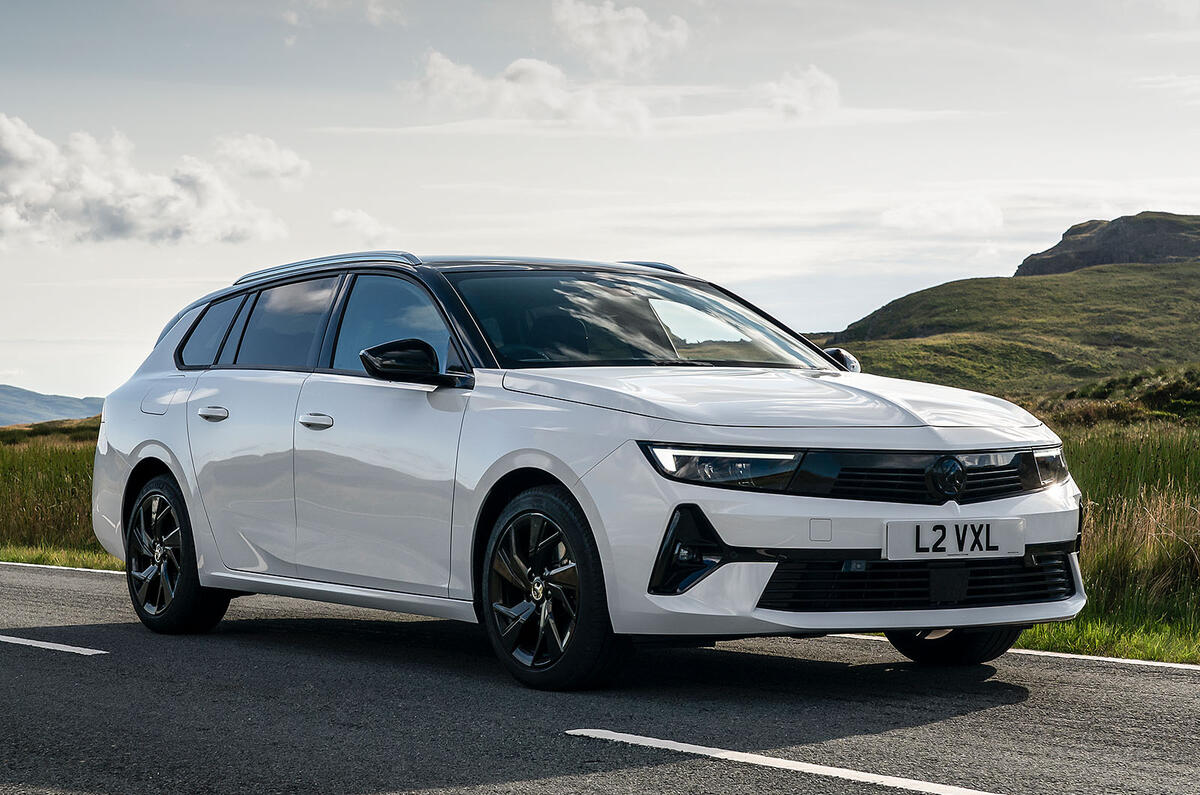 Vauxhall Astra Sports Tourer MHEV front three quarter Vauxhall Astra Sports Tourer MHEV front three quarter