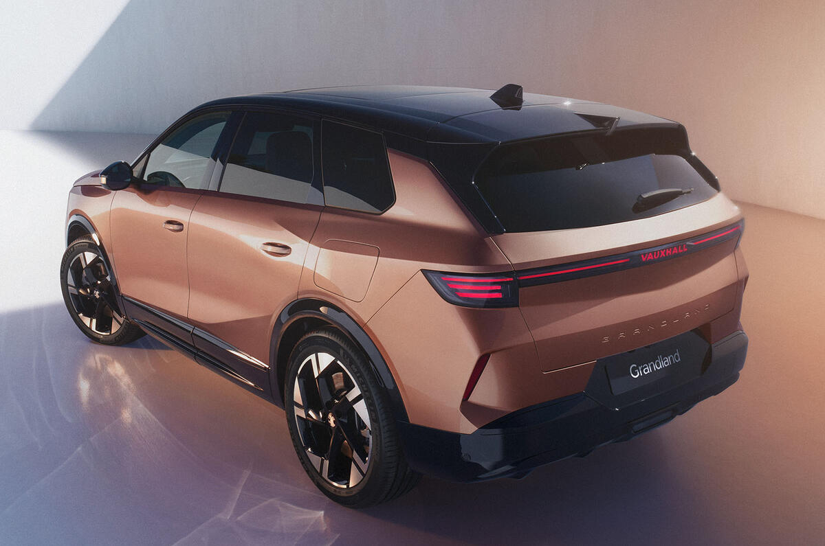 Vauxhall Grandland rear three quarter Vauxhall Grandland rear three quarter