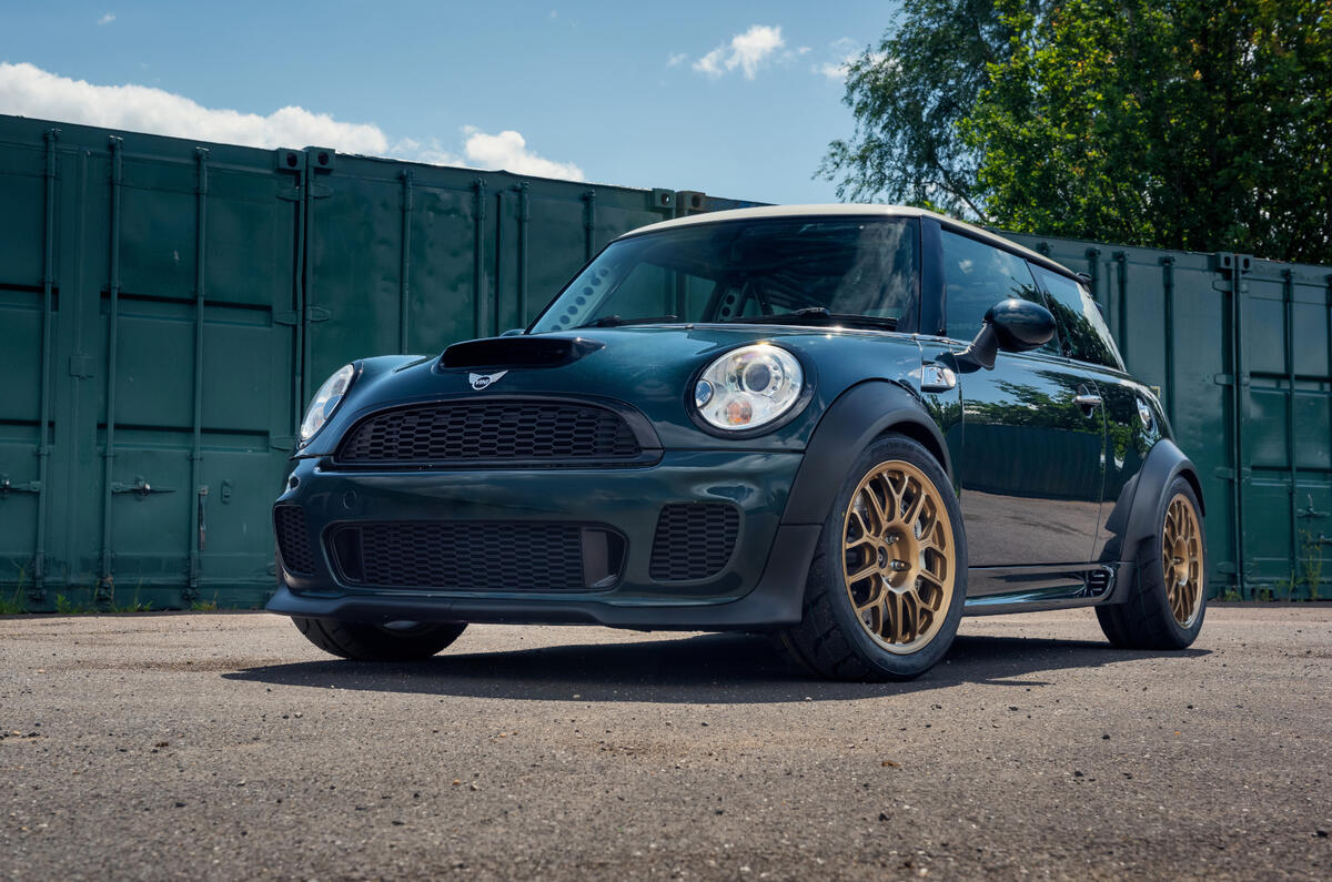 Vini the V8 Mini JPEGS 17