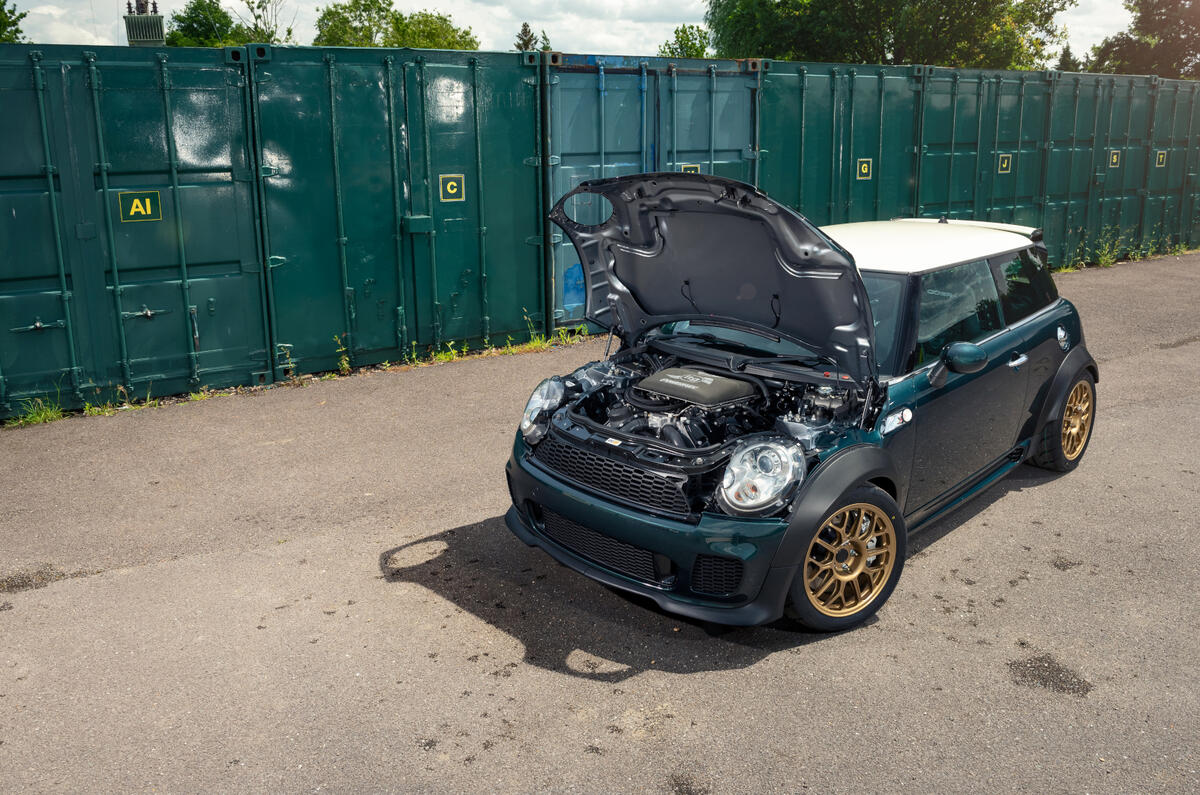 Vini the V8 Mini JPEGS 4 Vini the V8 Mini JPEGS 4