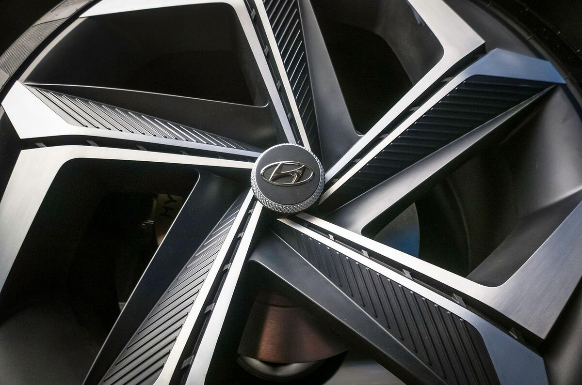 Hyundai Concept T Plug-In Hybrid