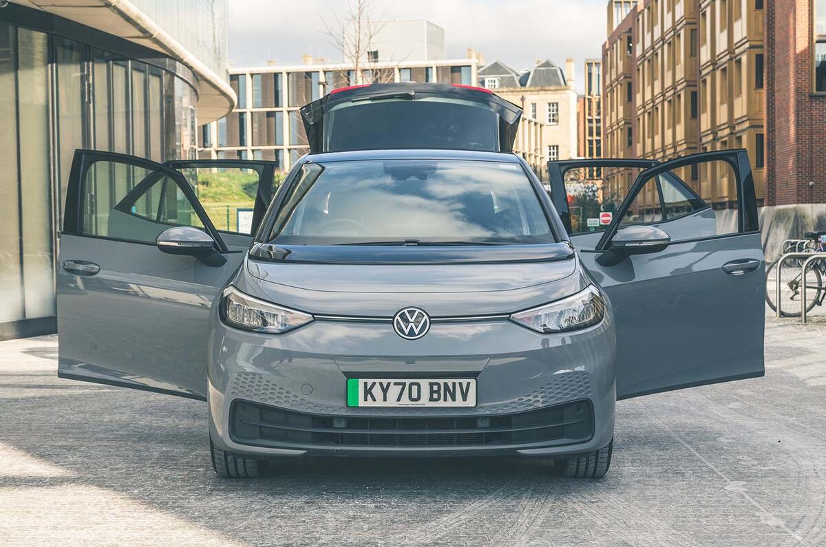 Volkswagen ID 3 2022 front with doors open Volkswagen ID 3 2022 front with doors open