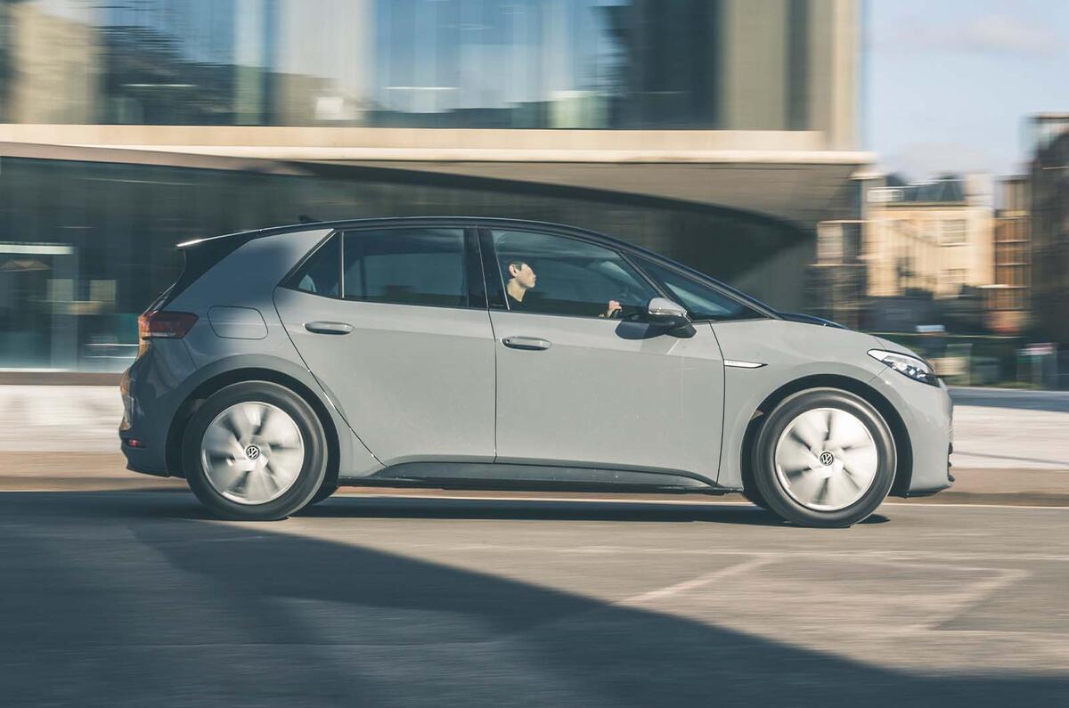 Volkswagen ID 3 2022 side tracking