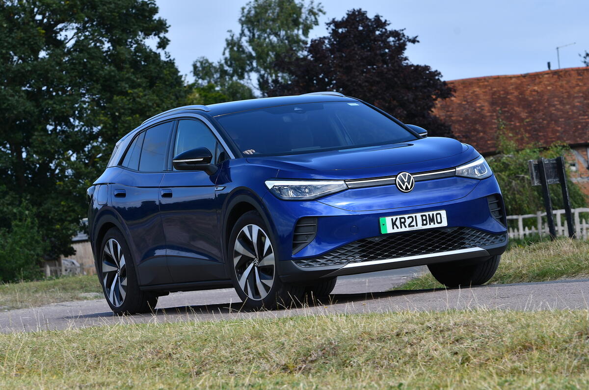 Volkswagen ID4 2021 front quarter tracking