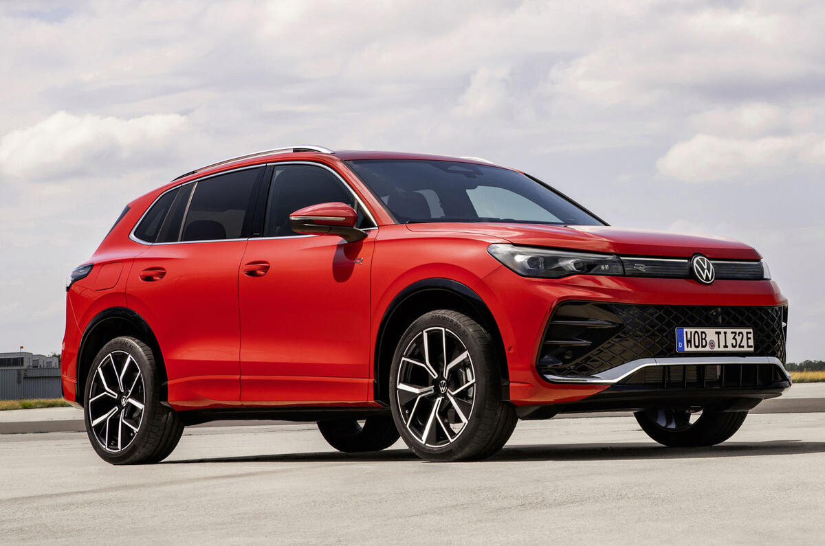 volkswagen tiguan r line front three quarters static 2 volkswagen tiguan r line front three quarters static 2