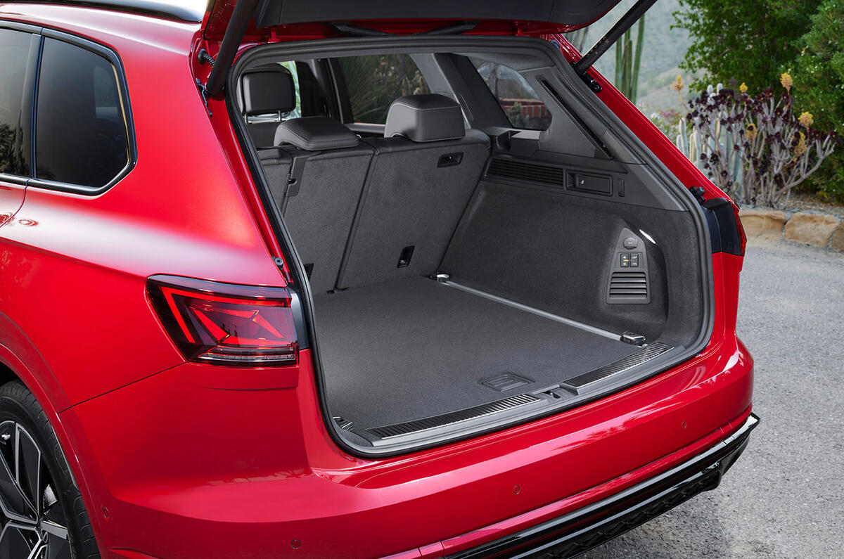 Volkswagen Touareg boot Volkswagen Touareg boot
