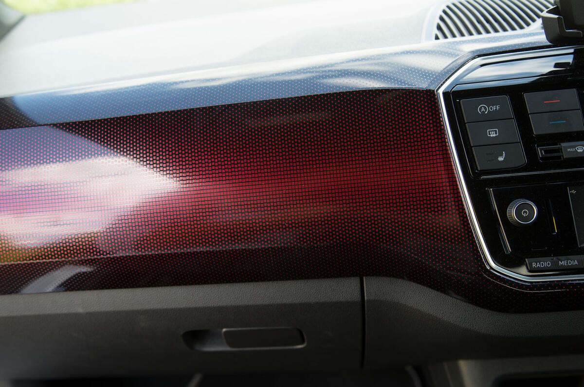 Volkswagen Up GTI 2018 dashboard detail Volkswagen Up GTI 2018 dashboard detail