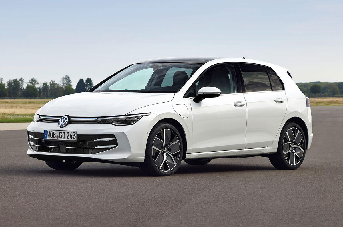 Volkswagen Golf GTE front three quarter Volkswagen Golf GTE front three quarter