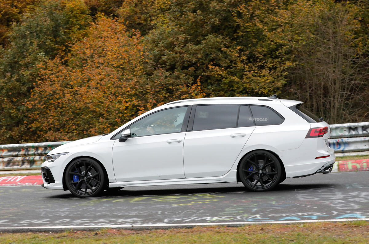 Volkswagen Golf R full side