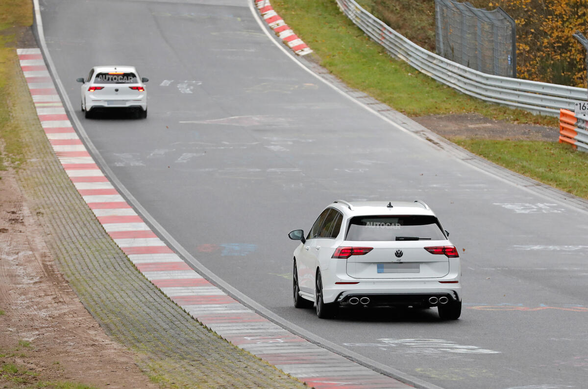 Volkswagen Golf R rear distance