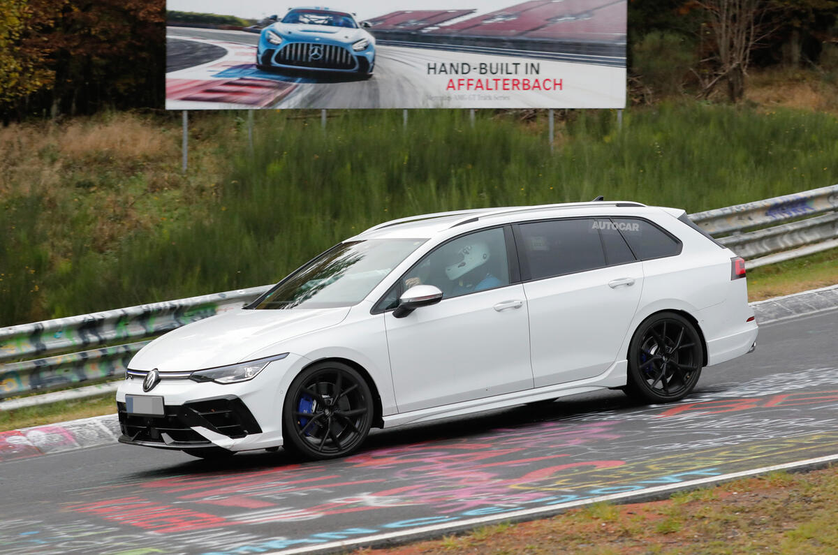 Volkswagen Golf R side 3