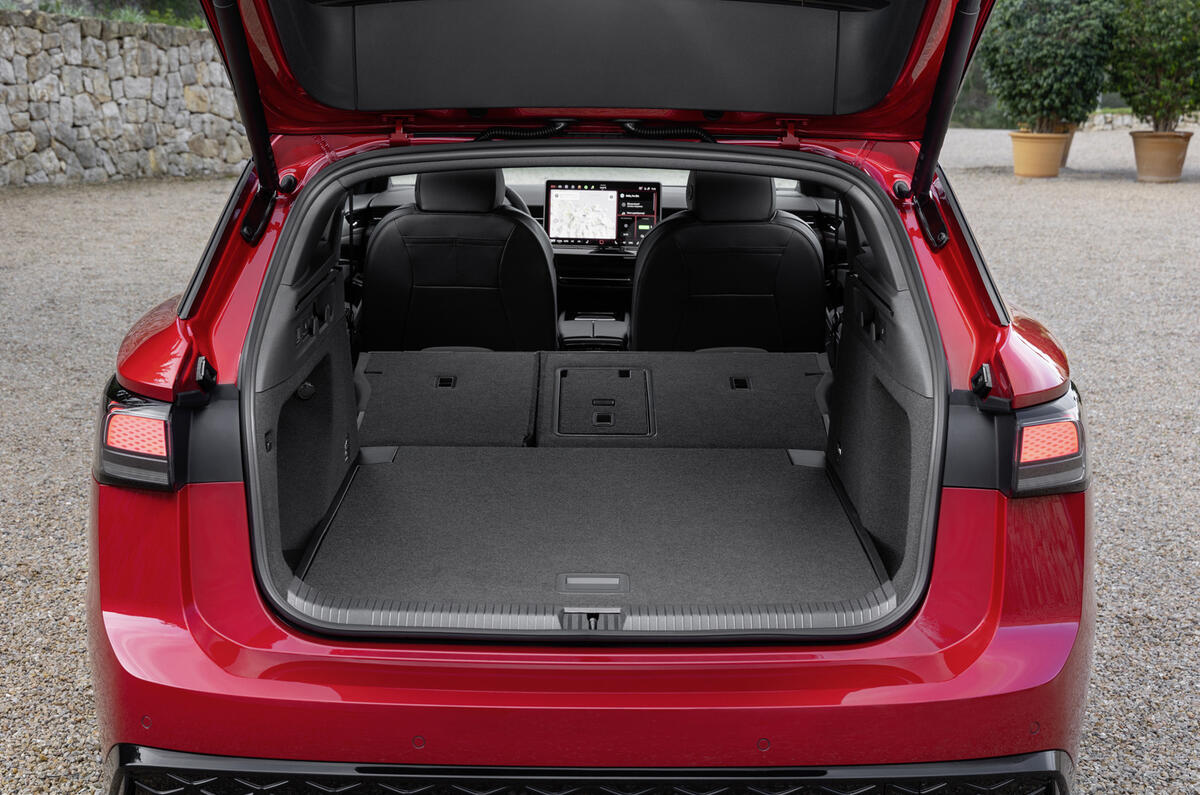 Volkswagen ID 7 GTX seats down