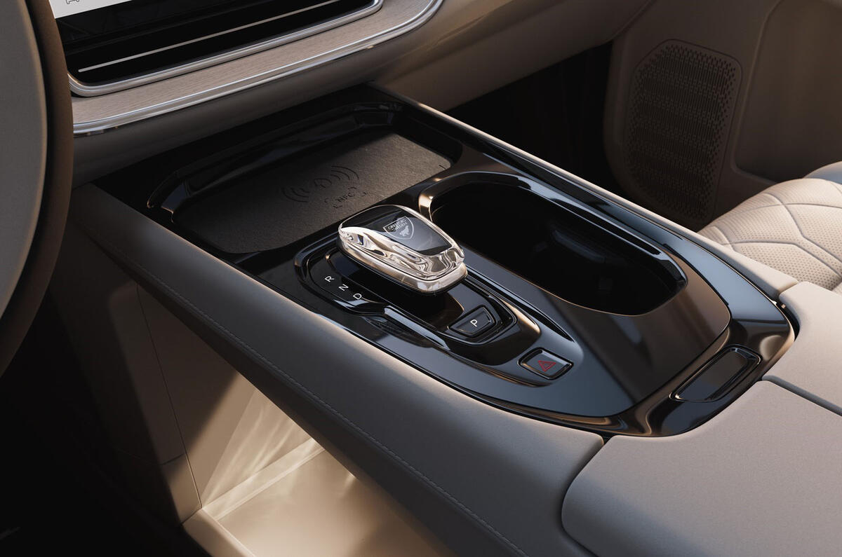 Volvo EM90 centre console Volvo EM90 centre console