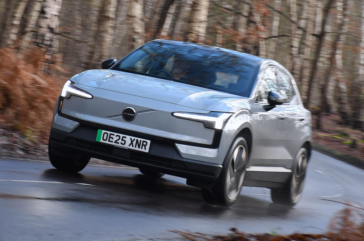 Volvo EX30 front quarter tracking