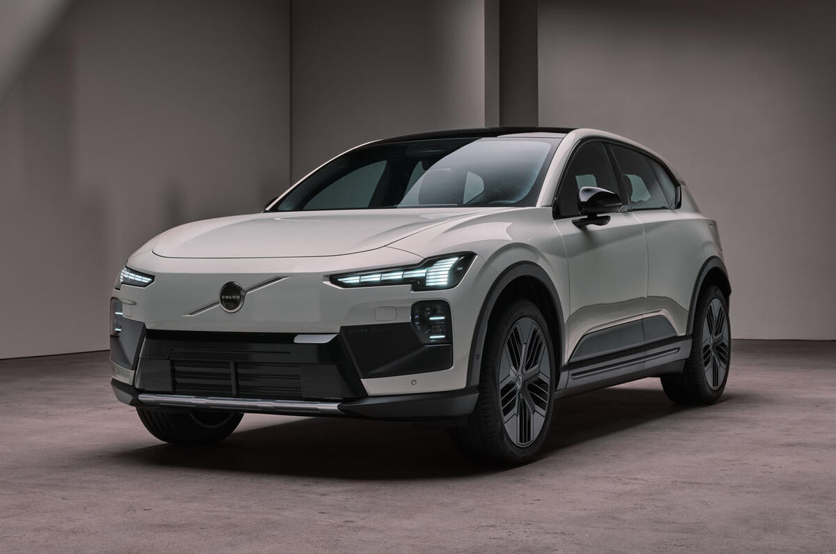 Volvo EX60 Cross Country front quarter