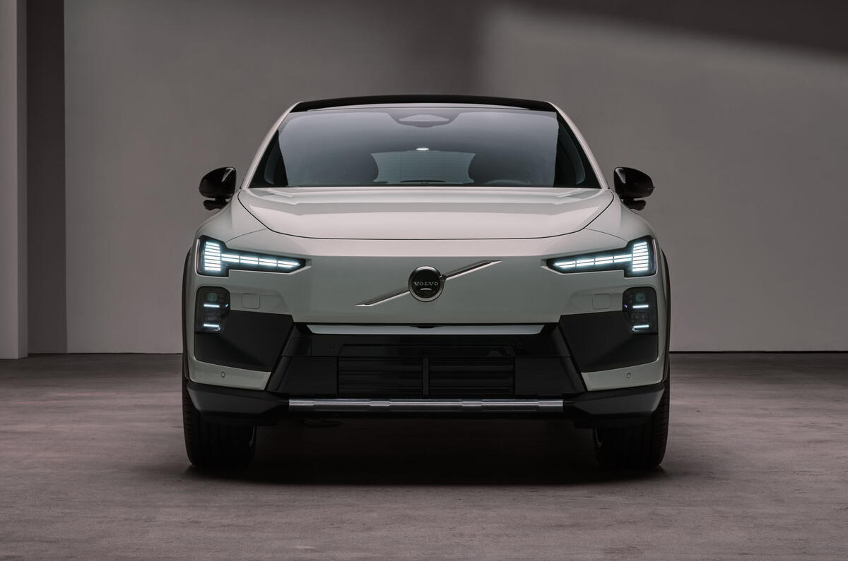 Volvo EX60 Cross Country front