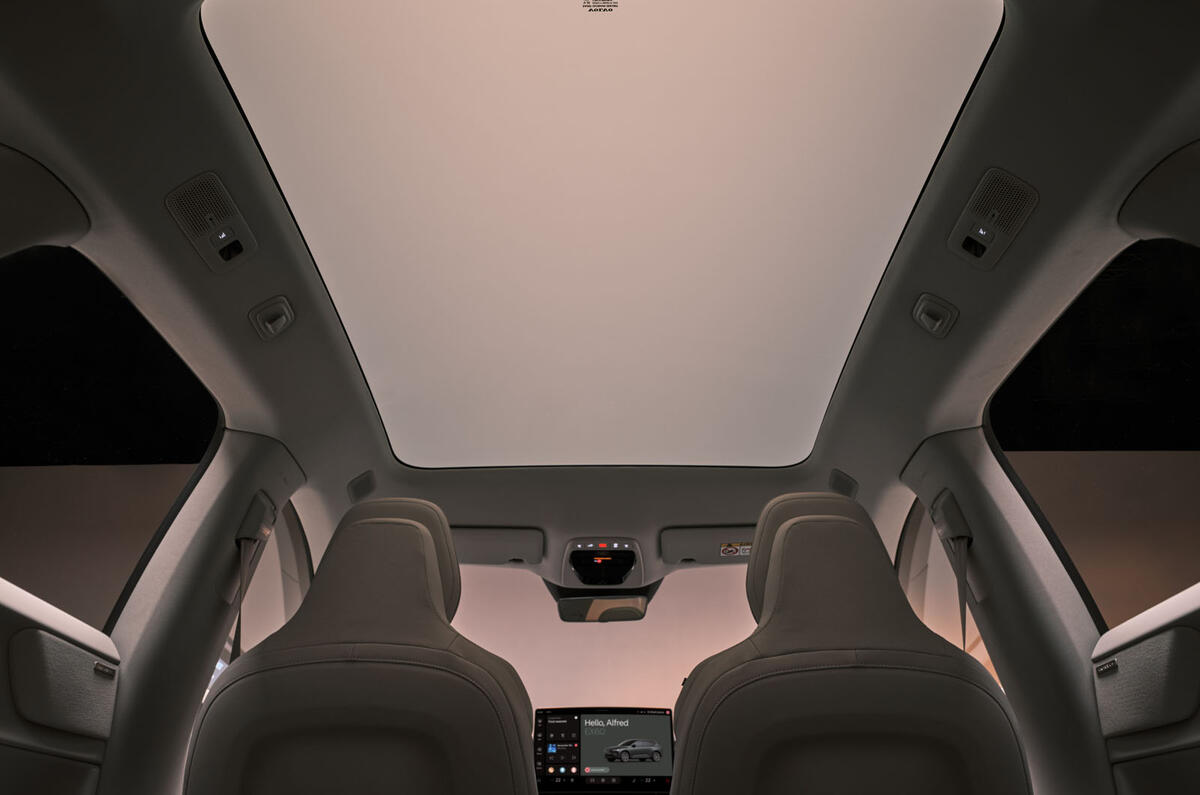 Volvo EX60 pan roof