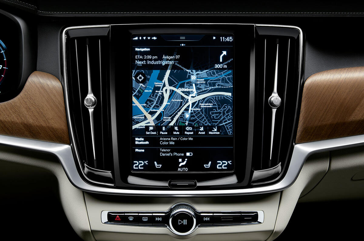 Volvo S90 interior infotainment
