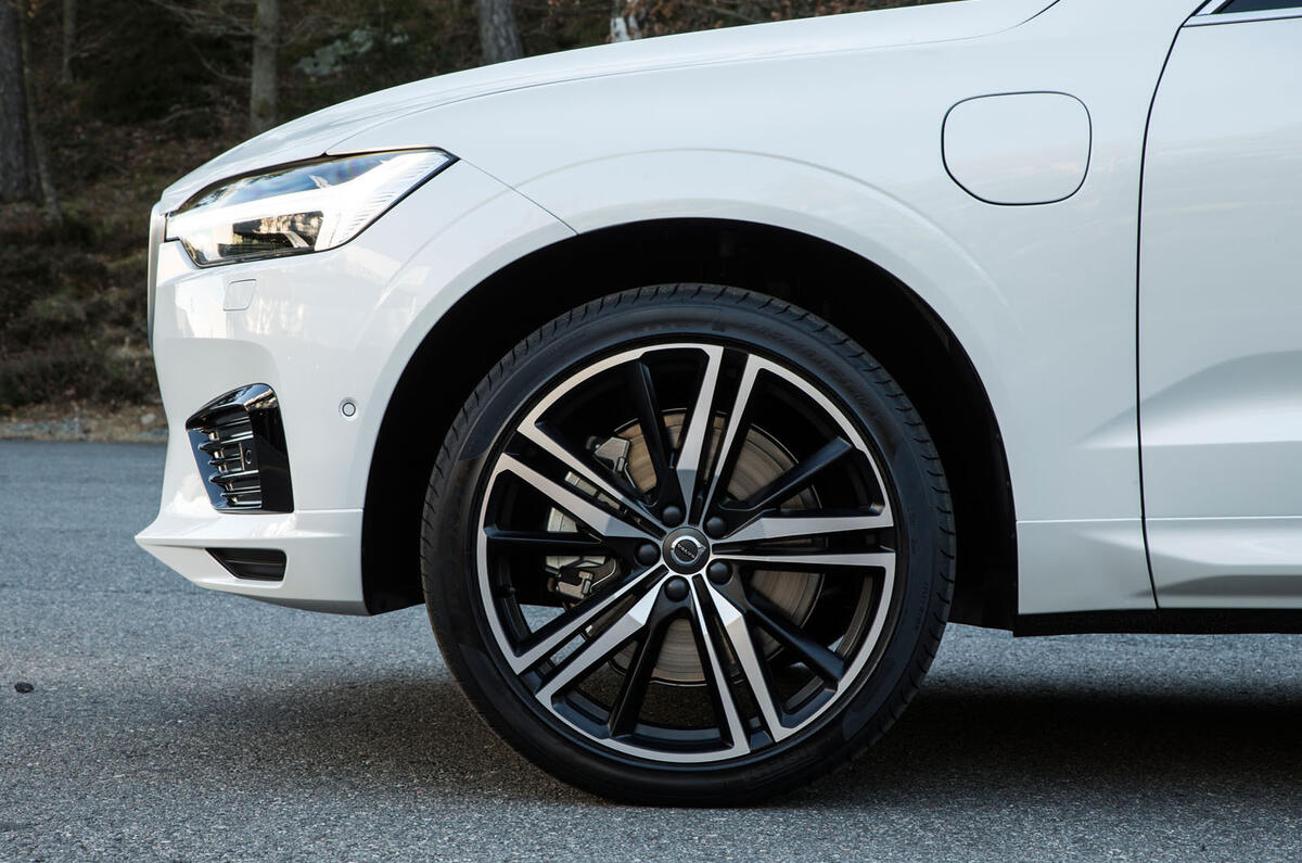 2017 Volvo XC60 set to take on Jaguar F-Pace