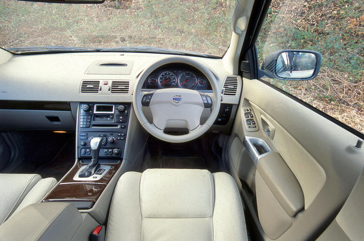 Volvo XC90 2003 interior