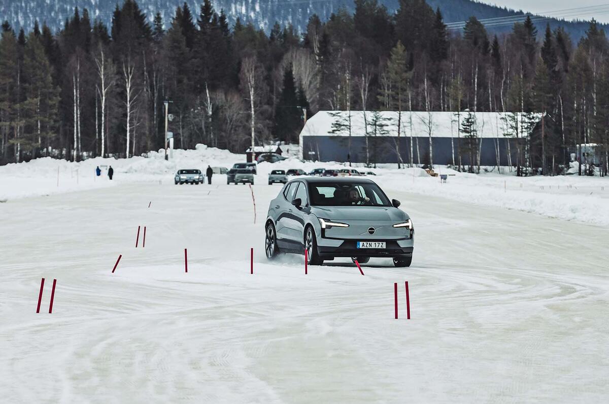 Volvo EX30 moose test Volvo EX30 moose test