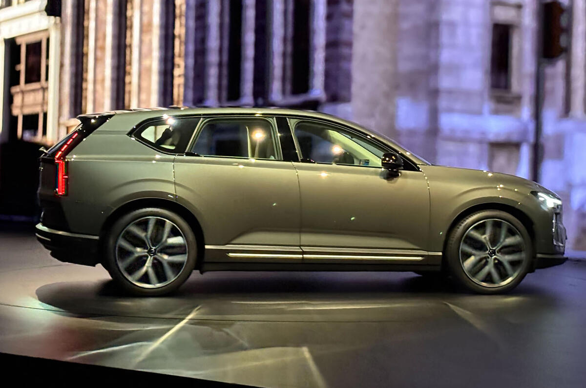 Volvo EX60 static side right